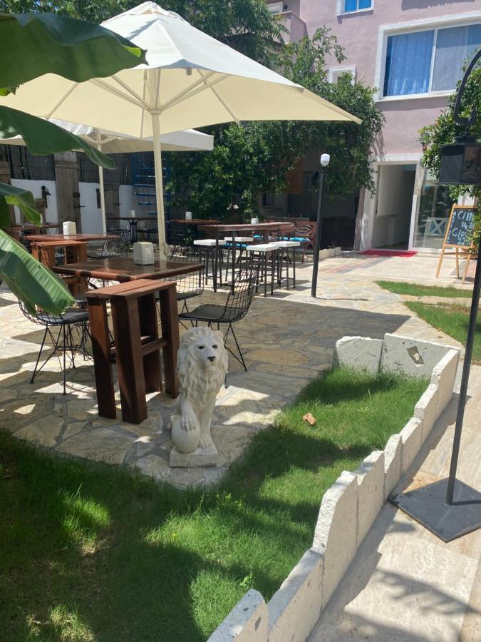 Mavi Butik Apart Cesme Bagian luar foto
