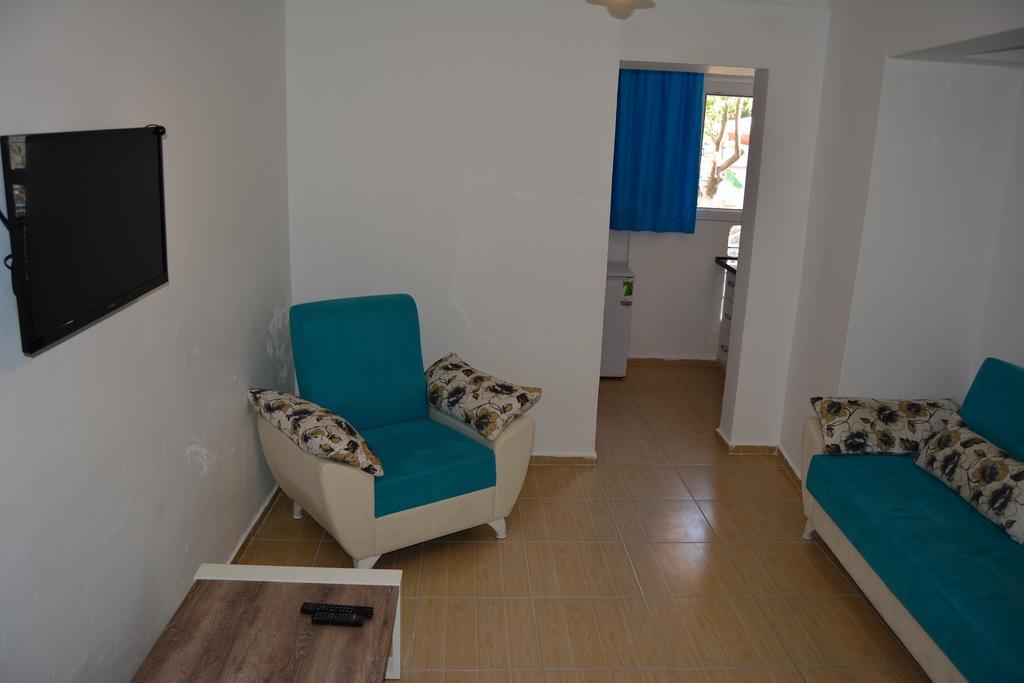 Mavi Butik Apart Cesme Bagian luar foto