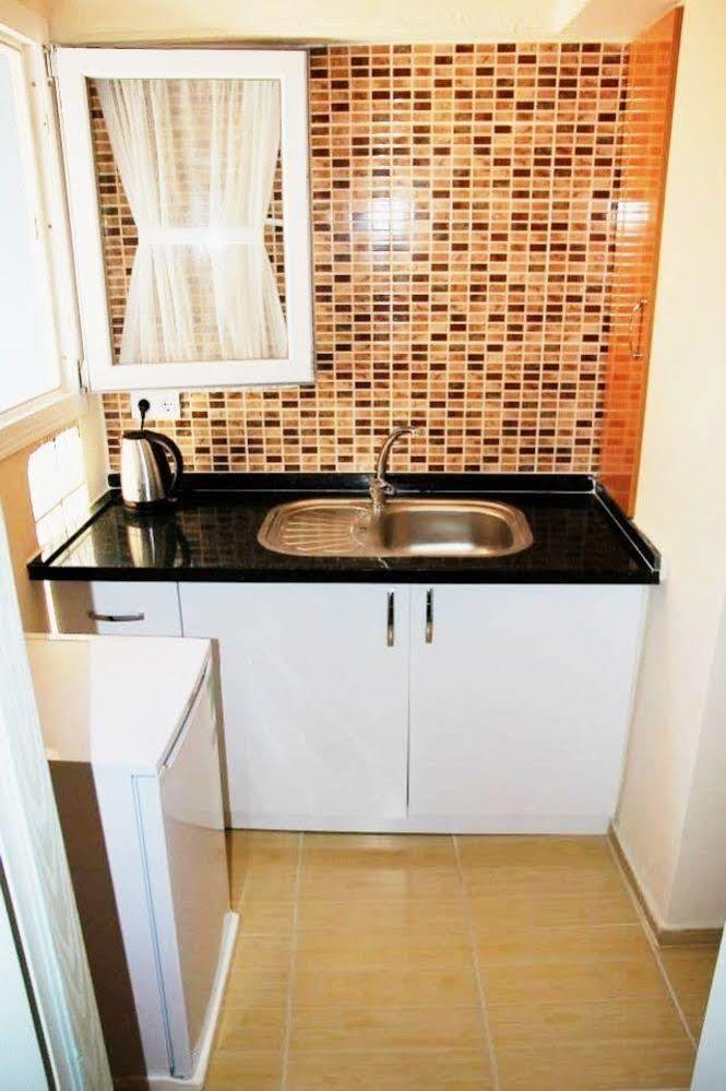 Mavi Butik Apart Cesme Bagian luar foto